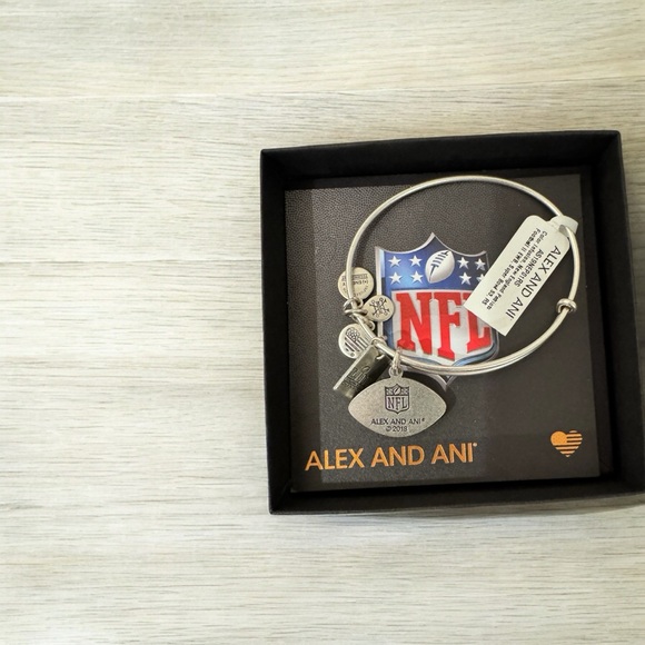 ALEX AND ANI®, NFL®, New England Patriots silver bracelet, new in box with tags! - Picture 2 of 4